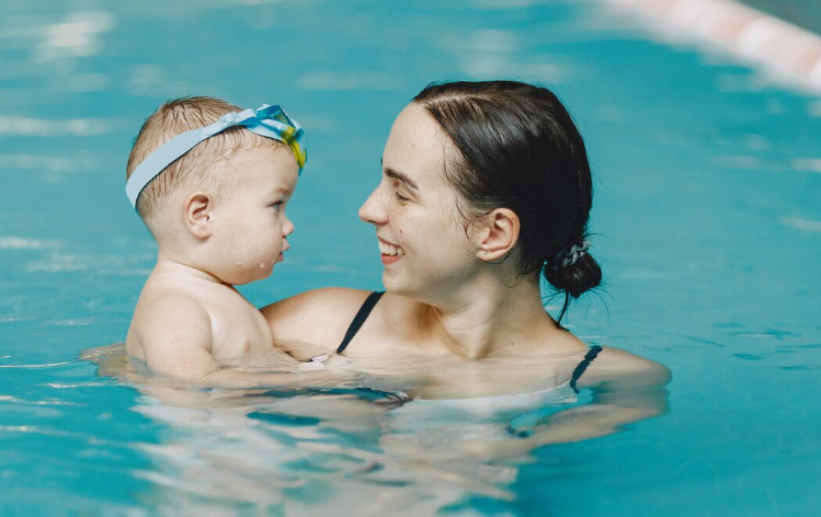 La natación en niños menores de un año puede ser peligrosa
